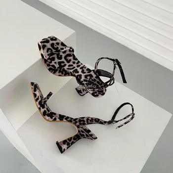 2022 г., Модни дамски Сандали на квадратен ток с Леопардовым Принтом и отворени пръсти, летни вечерни Обувки с каишка и катарама на щиколотке, Дамски Обувки